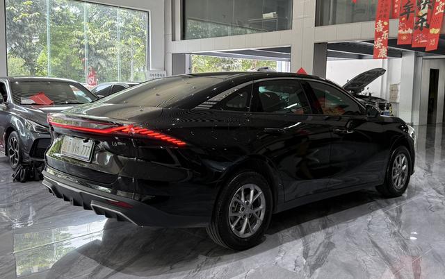 Certificated Pre-Owned Geely Galaxy L6 2025 1.5 EM-i DHT 60KM Starting Edition -u24032471
