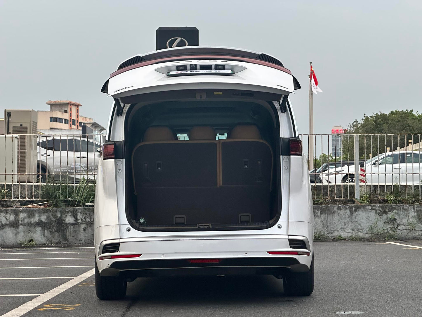 Certificated Pre-Owned Denza D9 DM 2022 970 4WD Honor Edition -u24121613