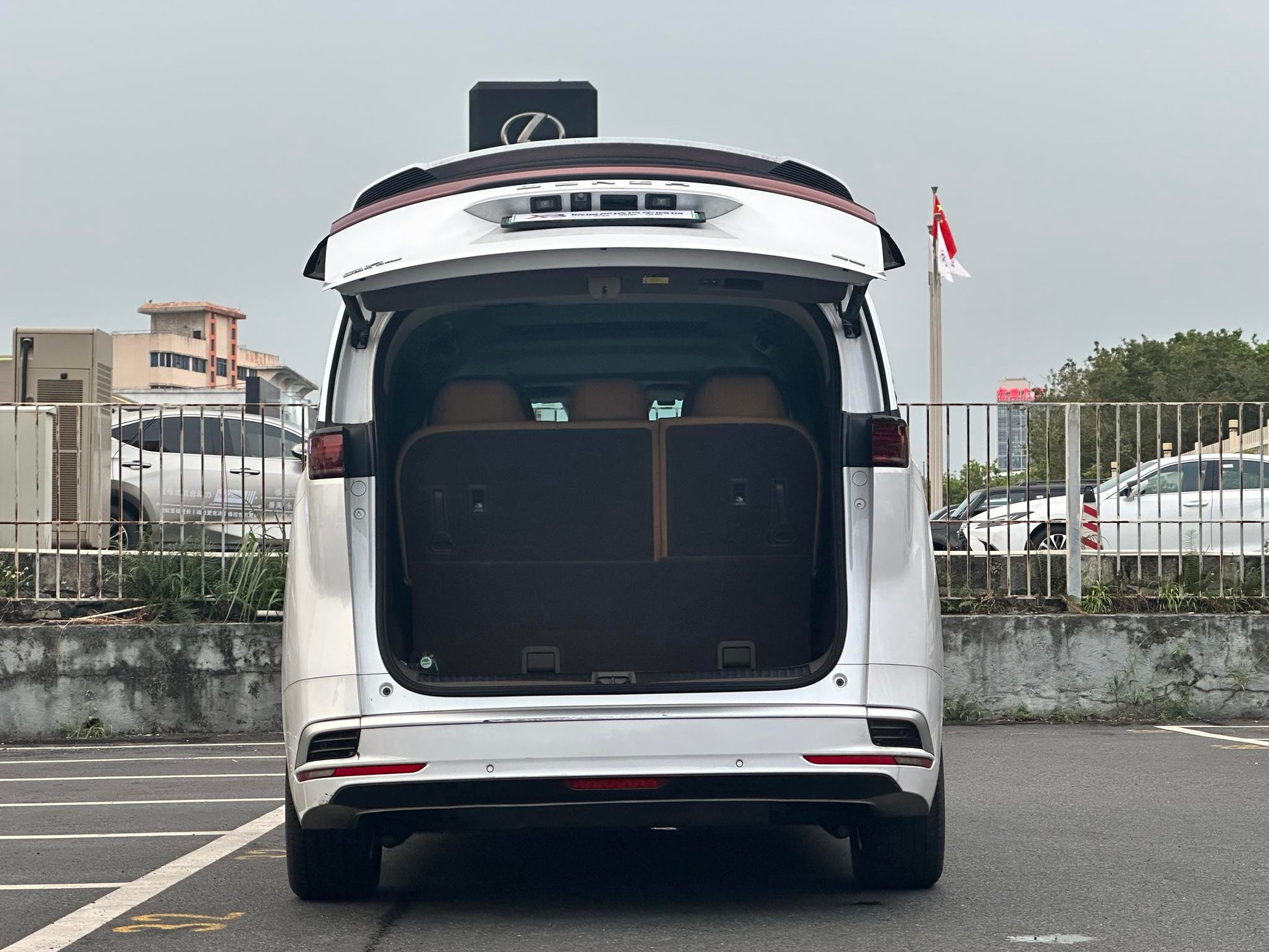 Certificated Pre-Owned Denza D9 DM 2022 970 4WD Honor Edition -u24121613