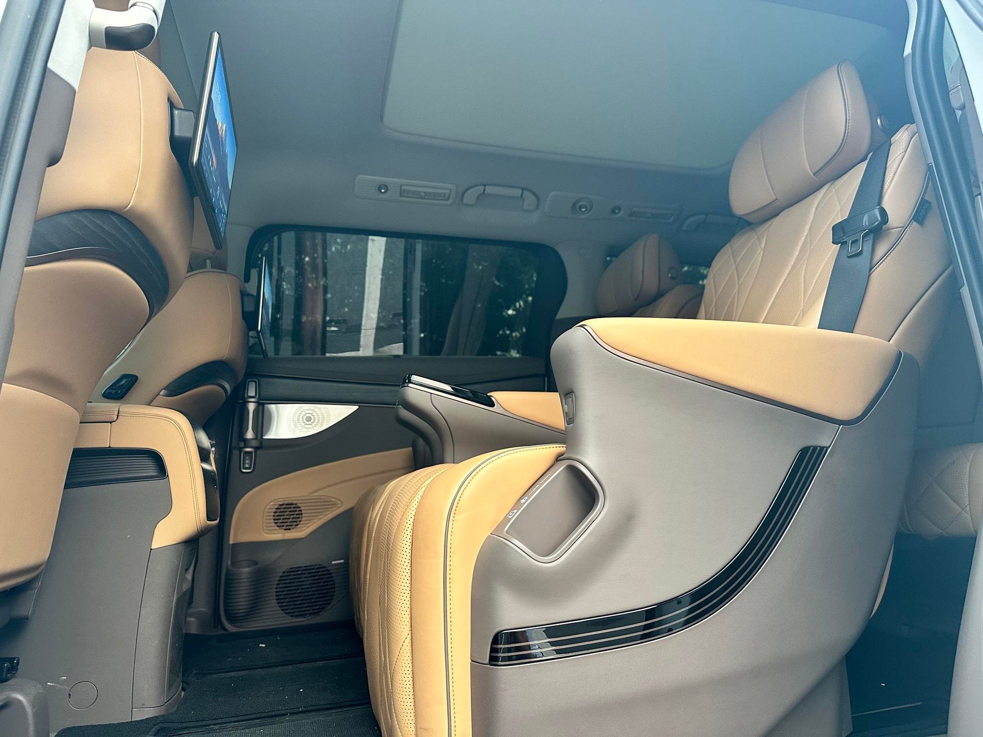 Certificated Pre-Owned Denza D9 DM 2022 970 4WD Honor Edition -u24121613
