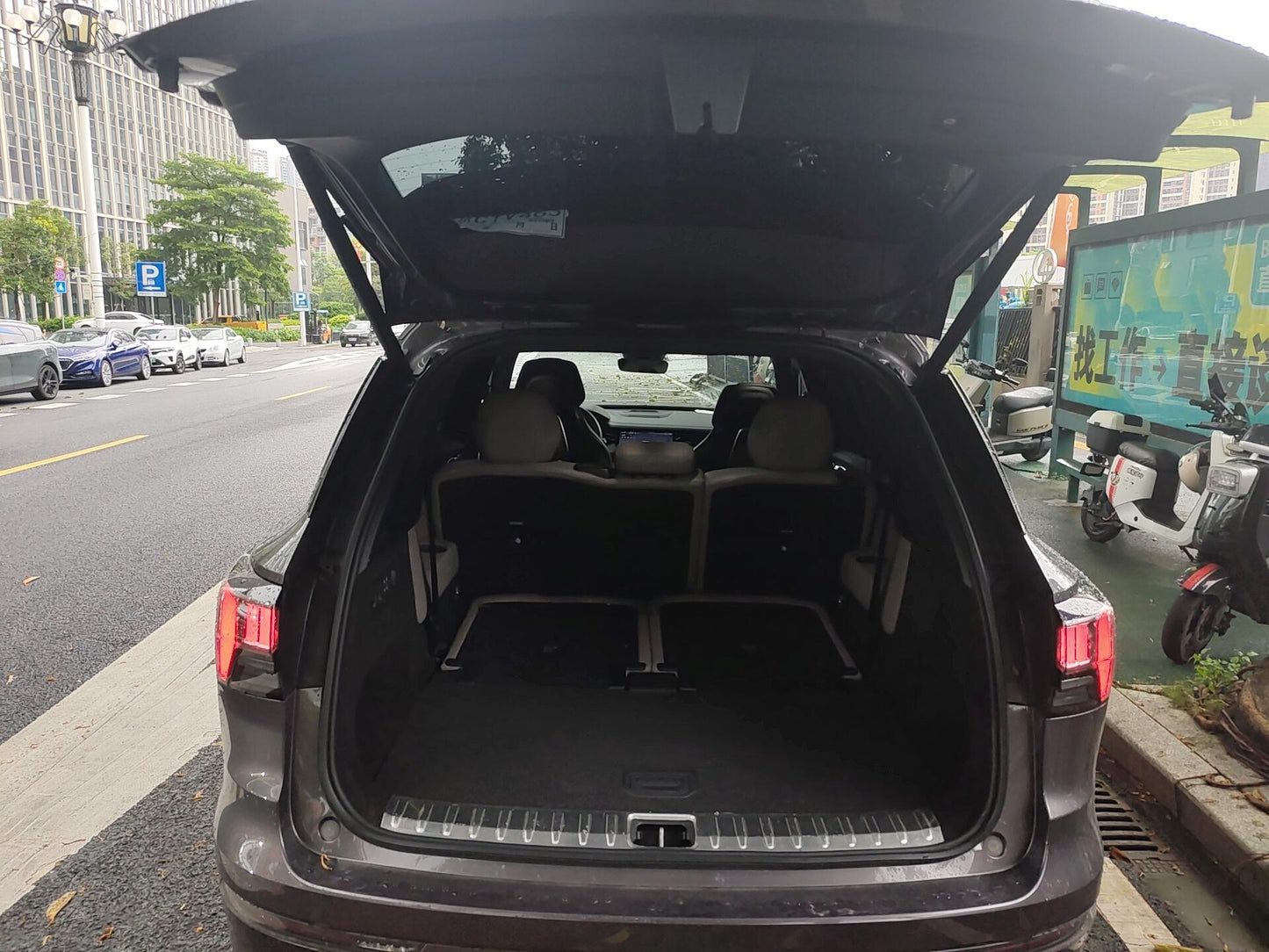 Certificated Pre-Owned Lynk & Co 09 EM-P 2023 EM-P 2.0TD Long Voyage Edition 7-Seater PM -u24123045
