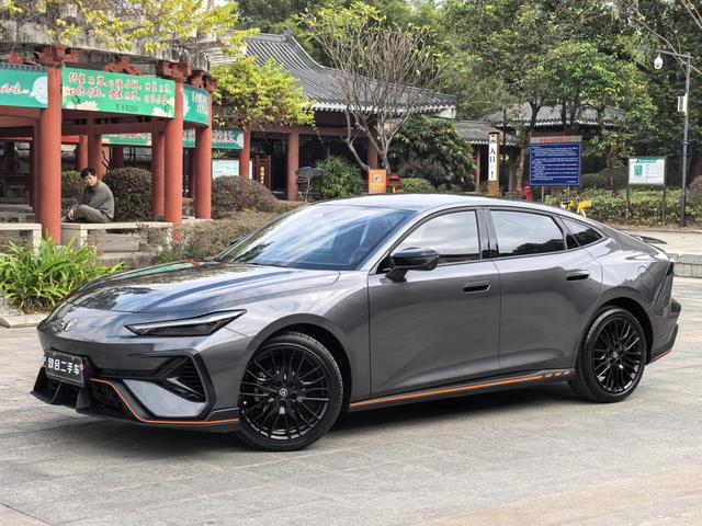 Certificated Pre-Owned Changan UNI-V 2025 Third Generation 1.5T 500Bar Premium Sporty Model - u22104333