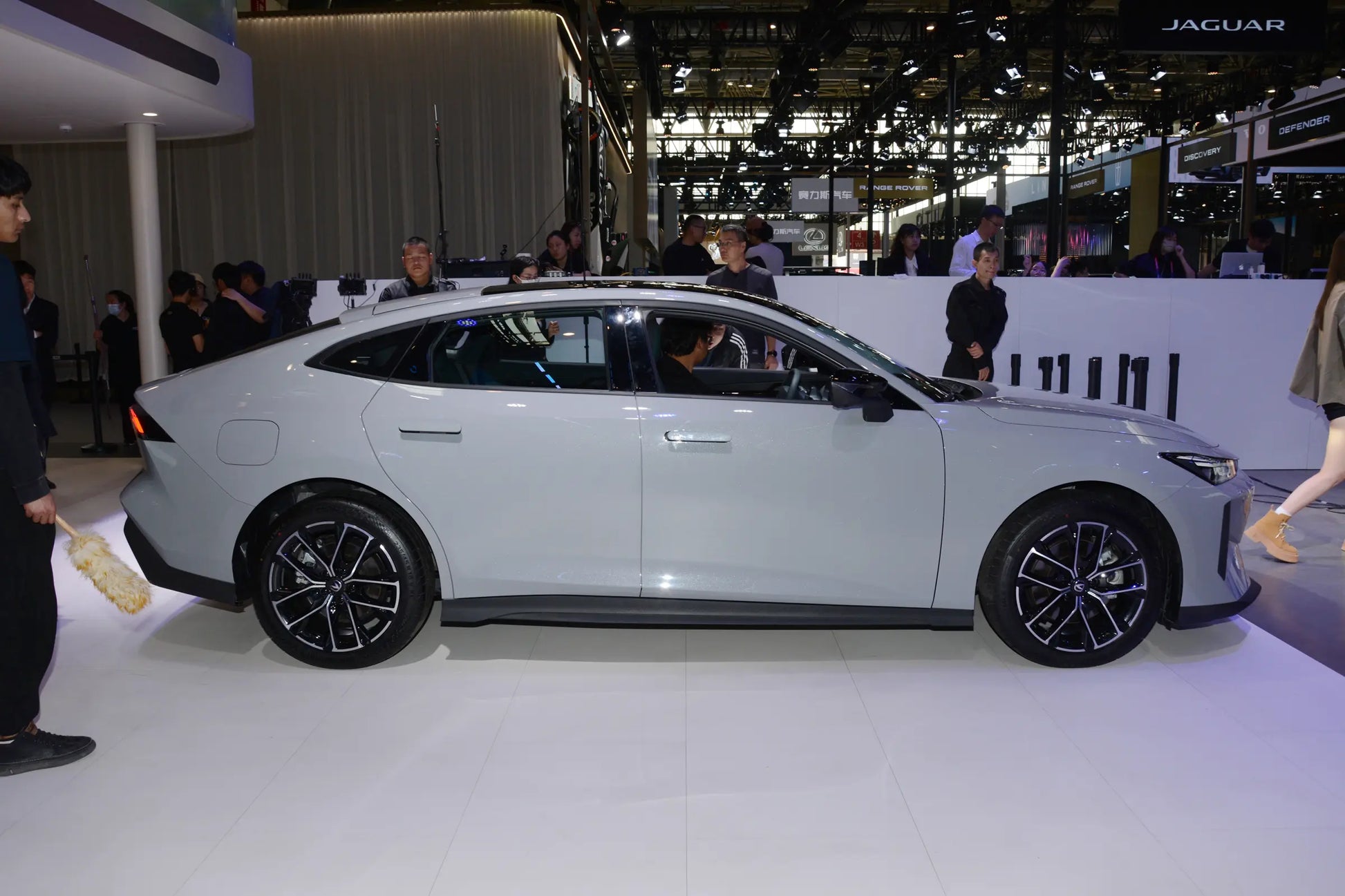 Changan UNI-V Zhidian iDD -Hybrid PHEV