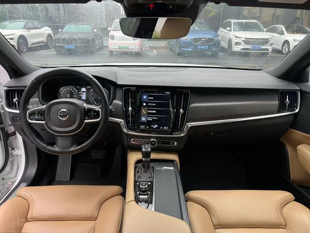 Certificated Pre-Owned Volvo V90 2019 Cross Country T5 AWD Inscription Plus National VI - u22621268