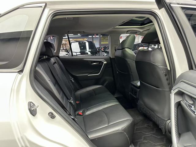 Certificated Pre-Owned RAV4 Rongfang 2021 2.0L CVT Two-Wheel Drive Fashion Edition - u22185709