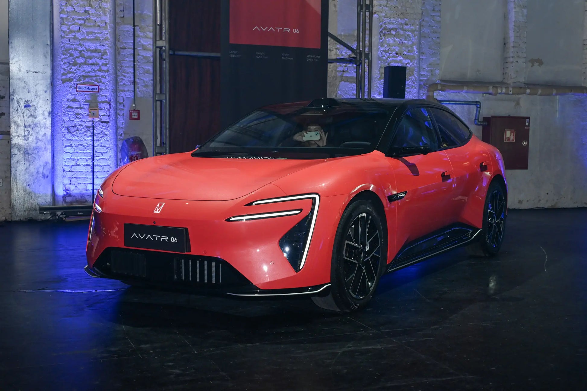 AVATR 06-Hybrid REEV