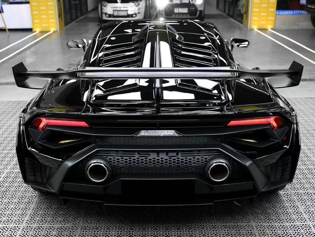 Certificated Pre-Owned Lamborghini Huracán STO 2021 - u19697380