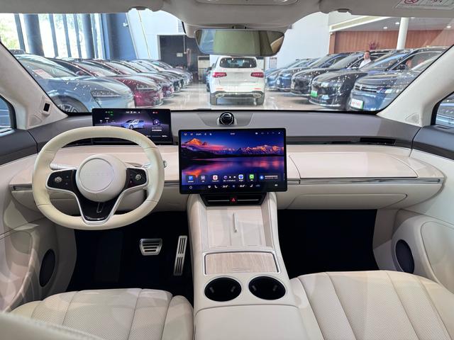 Certificated Pre-Owned Zhijie R7 2024 All-Electric 100kWh Ultra Four-Wheel Drive Version