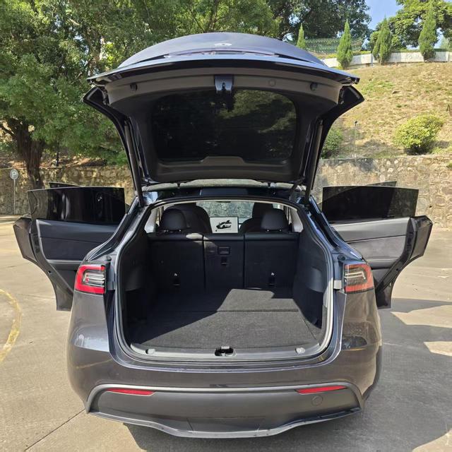 Pre-Owned Tesla Model Y 2024 Rear-Wheel Drive Version