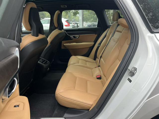 Certificated Pre-Owned Volvo V90 2019 Cross Country T5 AWD Inscription Plus National VI - u22621268