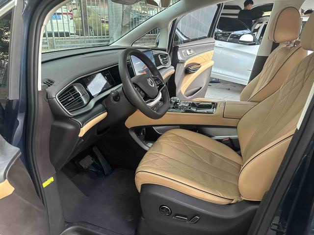 Certificated Pre-Owned Denza D9 DM 2024 1050 Premium Edition