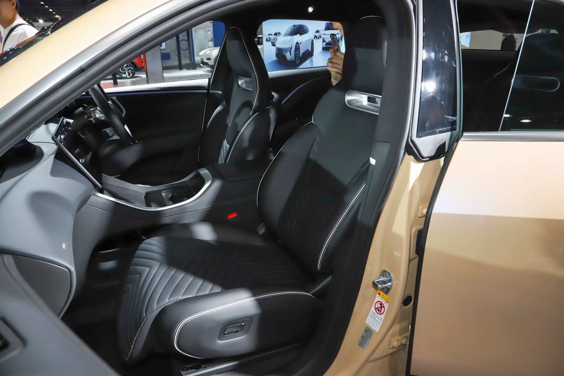 AVATR 11-Hybrid REEV