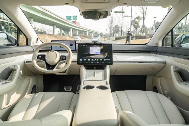 Certificated Pre-Owned Zhijie R7 2024 Extended-Range 37kWh Max Rear-Wheel Drive Version -u22523070