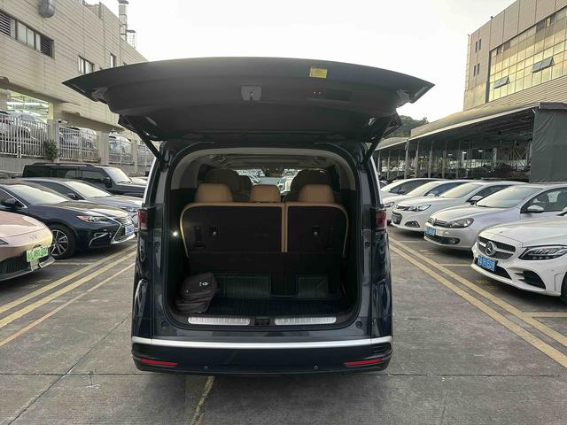 Certificated Pre-Owned Denza D9 DM 2024 1050 Premium Edition