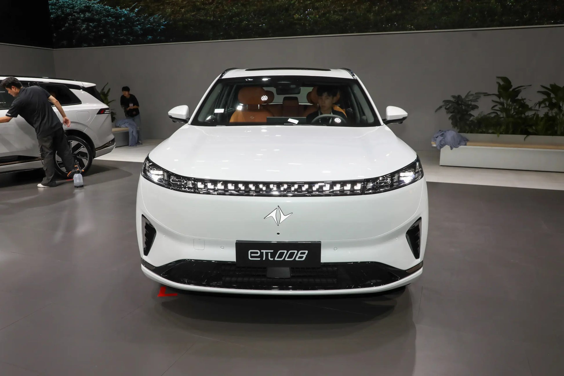 Dongfeng eπ008 -Hybrid REEV