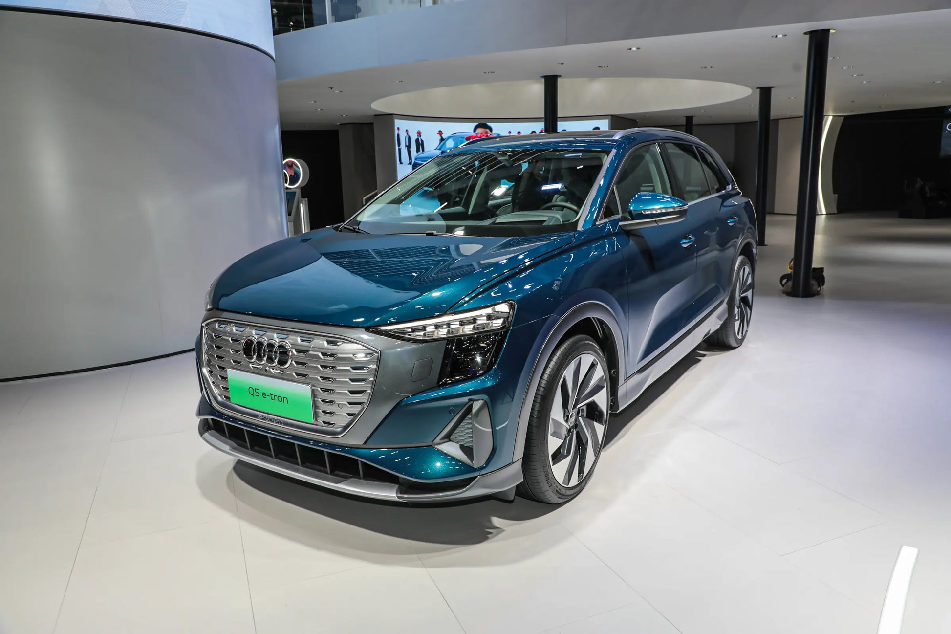 SAIC Audi Q5 e-tron