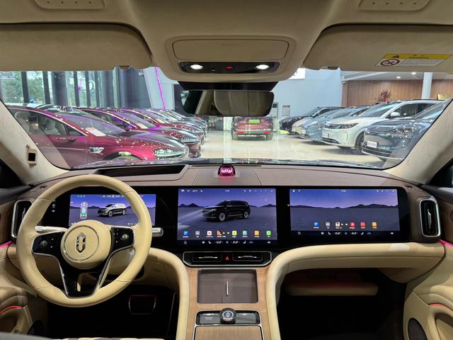 Certificated Pre-Owned Wenjie M9 2024 Extended-Range Ultra Six-Seater Edition -u22169667