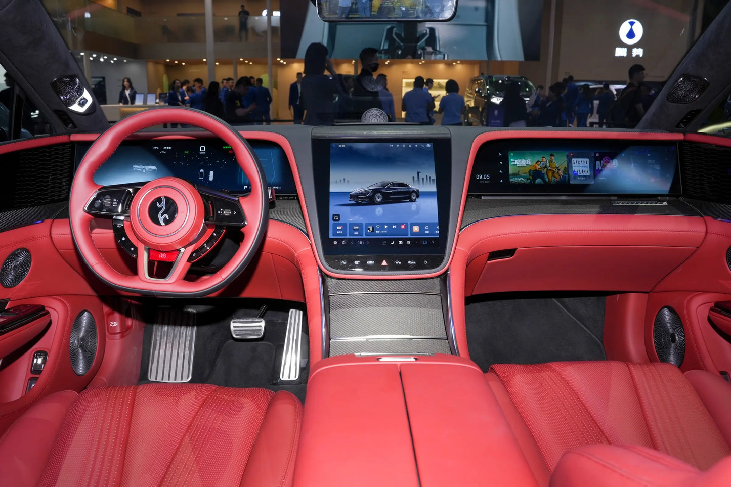 Yangwang Looking up at U7 -Hybrid PHEV