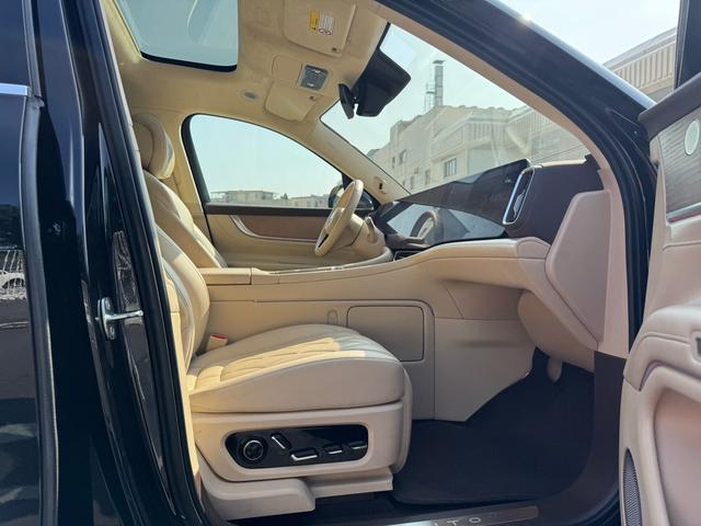 Certificated Pre-Owned Wenjie M9 2024 Extended-Range Max Six-Seater Edition -u22733000