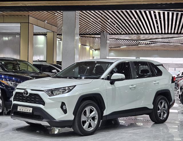 Certificated Pre-Owned RAV4 Rongfang 2021 2.0L CVT Two-Wheel Drive Fashion Plus Edition - u22292695