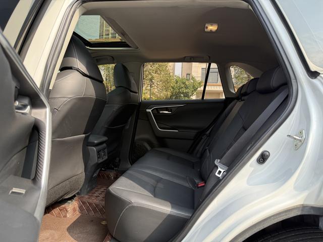 Certificated Pre-Owned RAV4 Rongfang 2021 2.0L CVT Two-Wheel Drive Fashion Plus Edition - u22482235