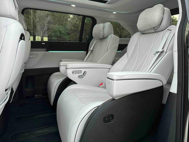 Certificated Pre-Owned XPENG X9 2024 702 Ultra Long Range Max-u22045757