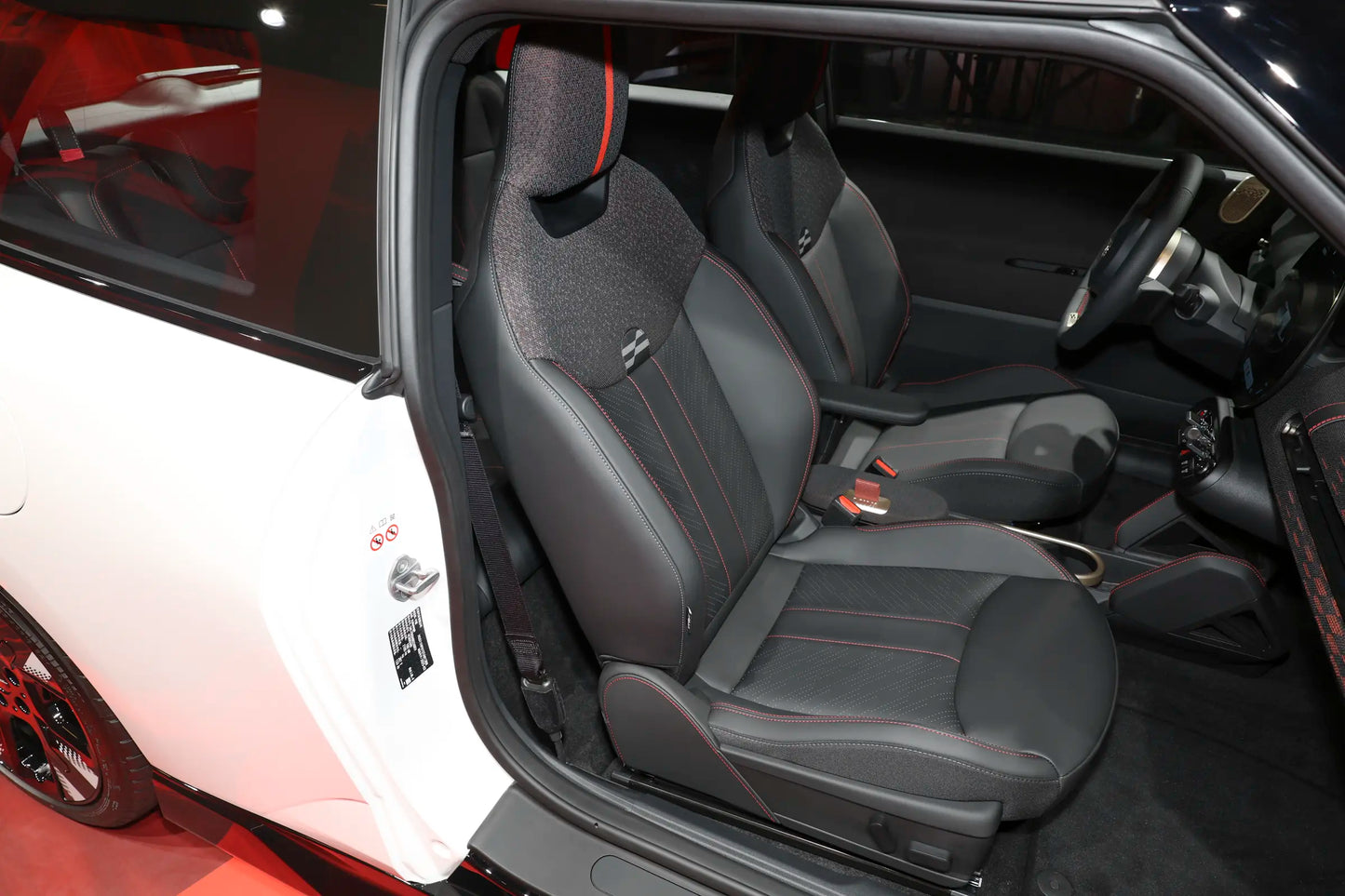 Spotlight Electric MINI JCW