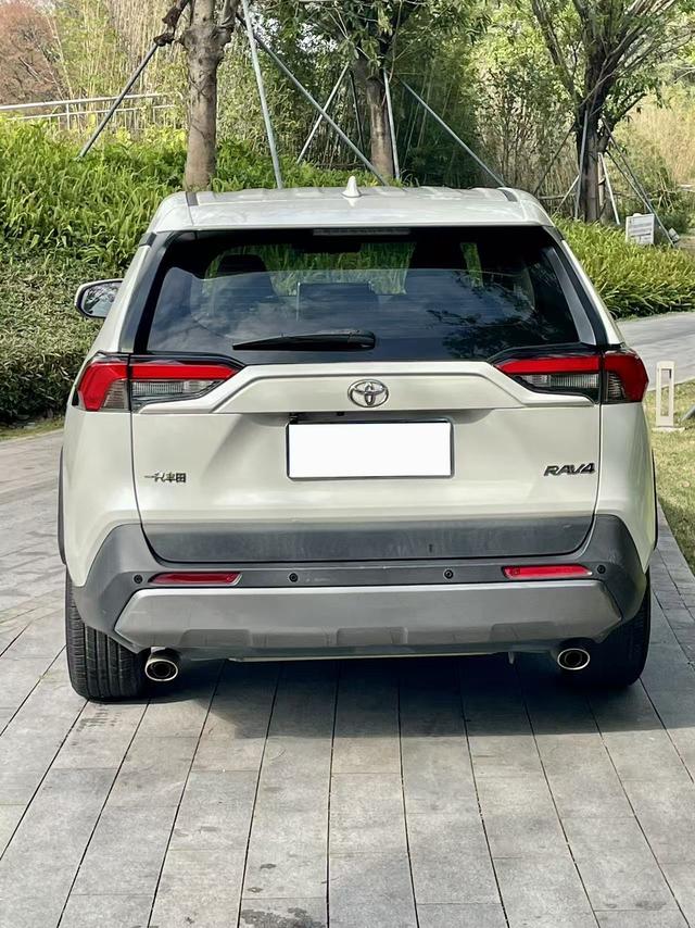 Certificated Pre-Owned RAV4 Rongfang 2021 2.0L CVT Two-Wheel Drive Fashion Edition - u22072343
