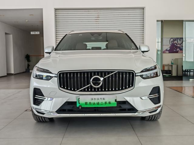 Certificated Pre-Owned Volvo XC60 PHEV 2025 T8 AWD Long-Range Inscription Luxury Edition