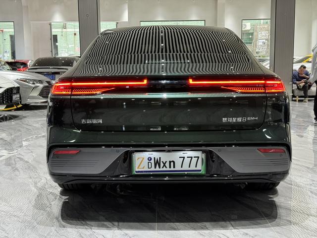 Certificated Pre-Owned Geely Galaxy Xingyao 8 PHEV 2025 Edition 130km EM-i Flagship Version